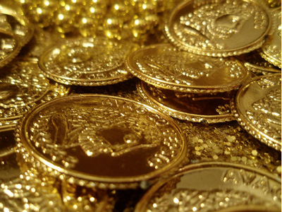 the-last-time-people-bought-gold-coins-at-this-rate-the-economy-was-on-the-verge-of-falling-off-the-cliff